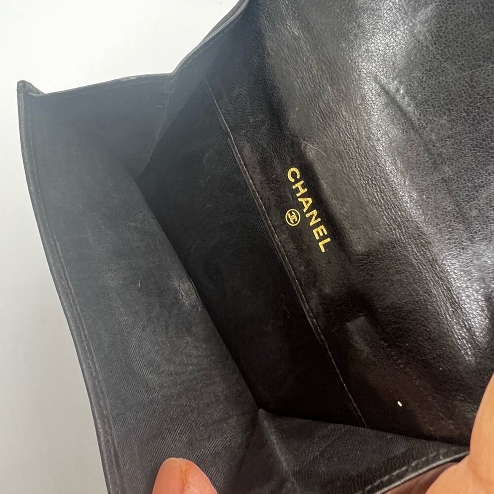 GUC Chanel Black Vintage Compact Wallet - Picture 8 of 8